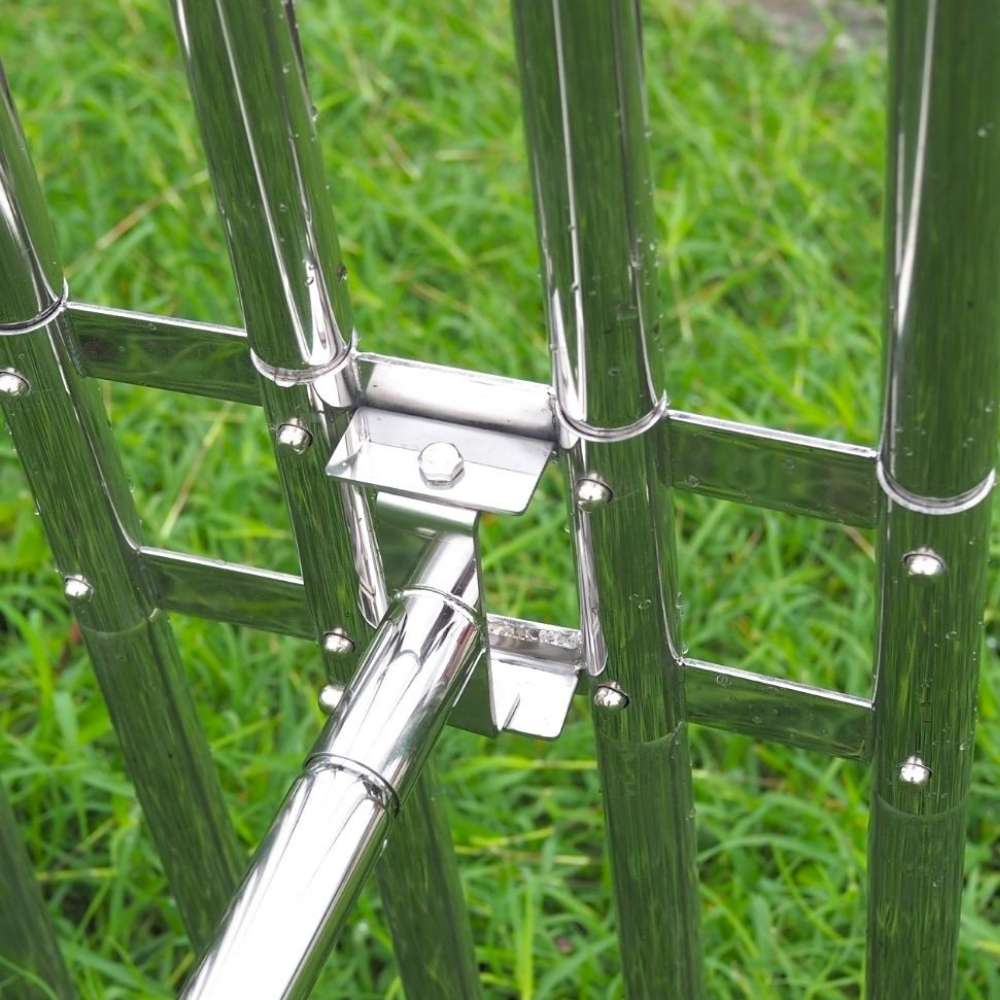 Close up of the stainless steel grate and the bolted handle bracket on grass